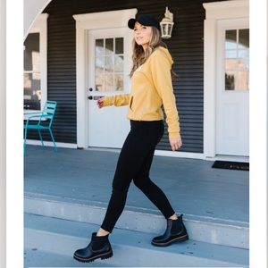 NEW Caslon Miller chelsea boots black pull on Size 6.5